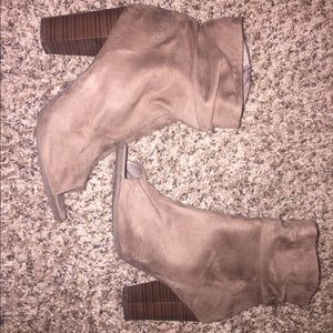 EUC - Tan open toe booties